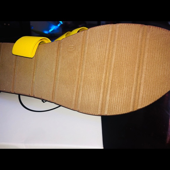 Cute Steve Madden Yellow Sandals! - Picture 7 of 8